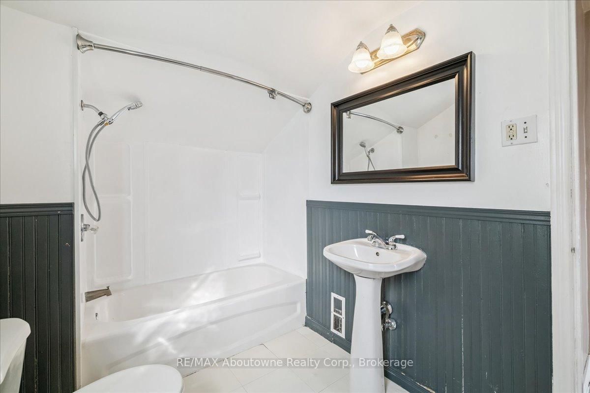 Detached House for sale at 93 Graham Avenue, Hamilton, Ontario, L8H 4J8 - Crown Point - MLS: X12869190