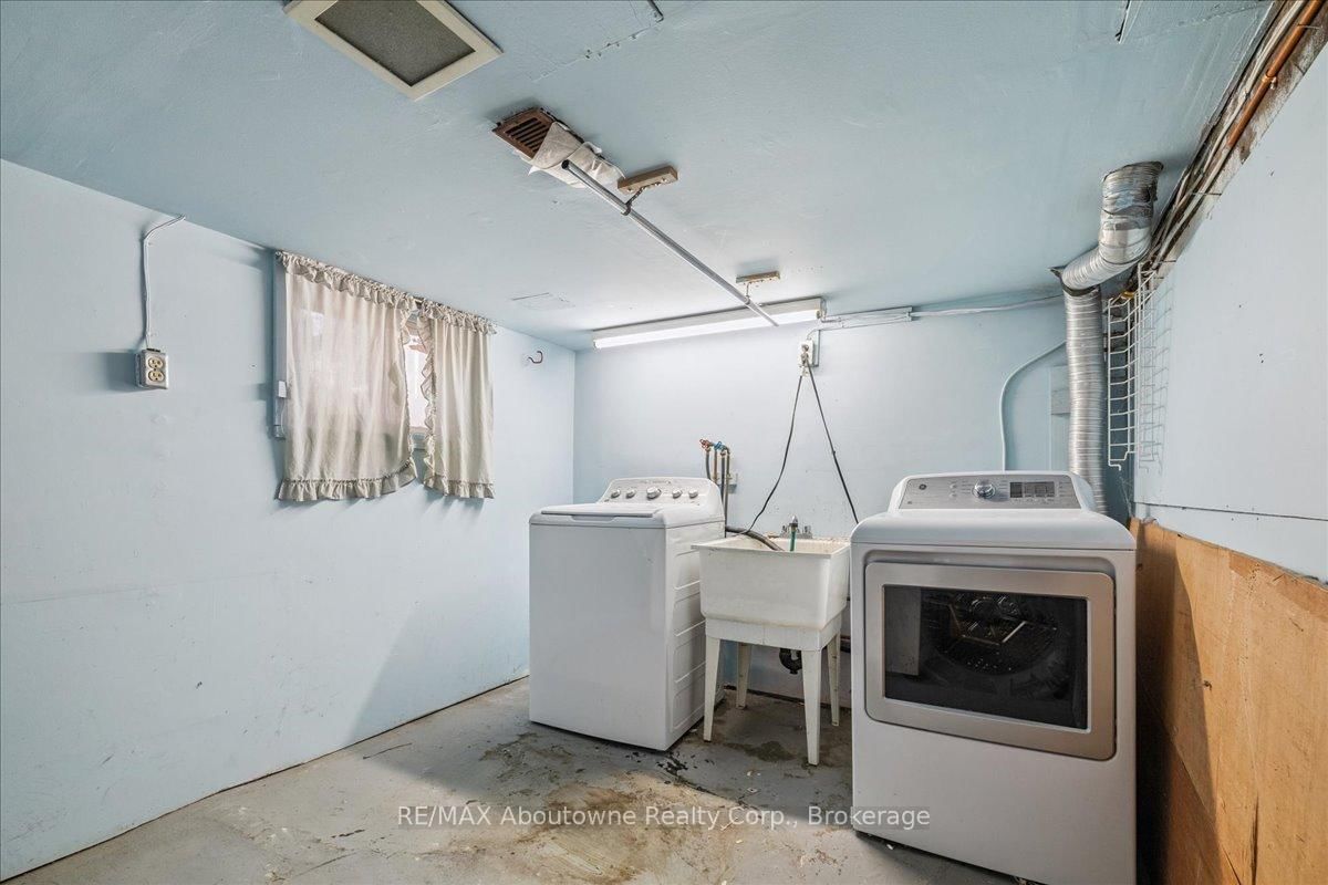 Detached House for sale at 93 Graham Avenue, Hamilton, Ontario, L8H 4J8 - Crown Point - MLS: X12869190