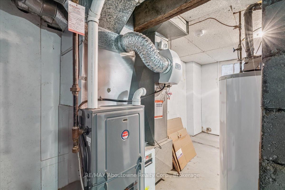 Detached House for sale at 93 Graham Avenue, Hamilton, Ontario, L8H 4J8 - Crown Point - MLS: X12869190