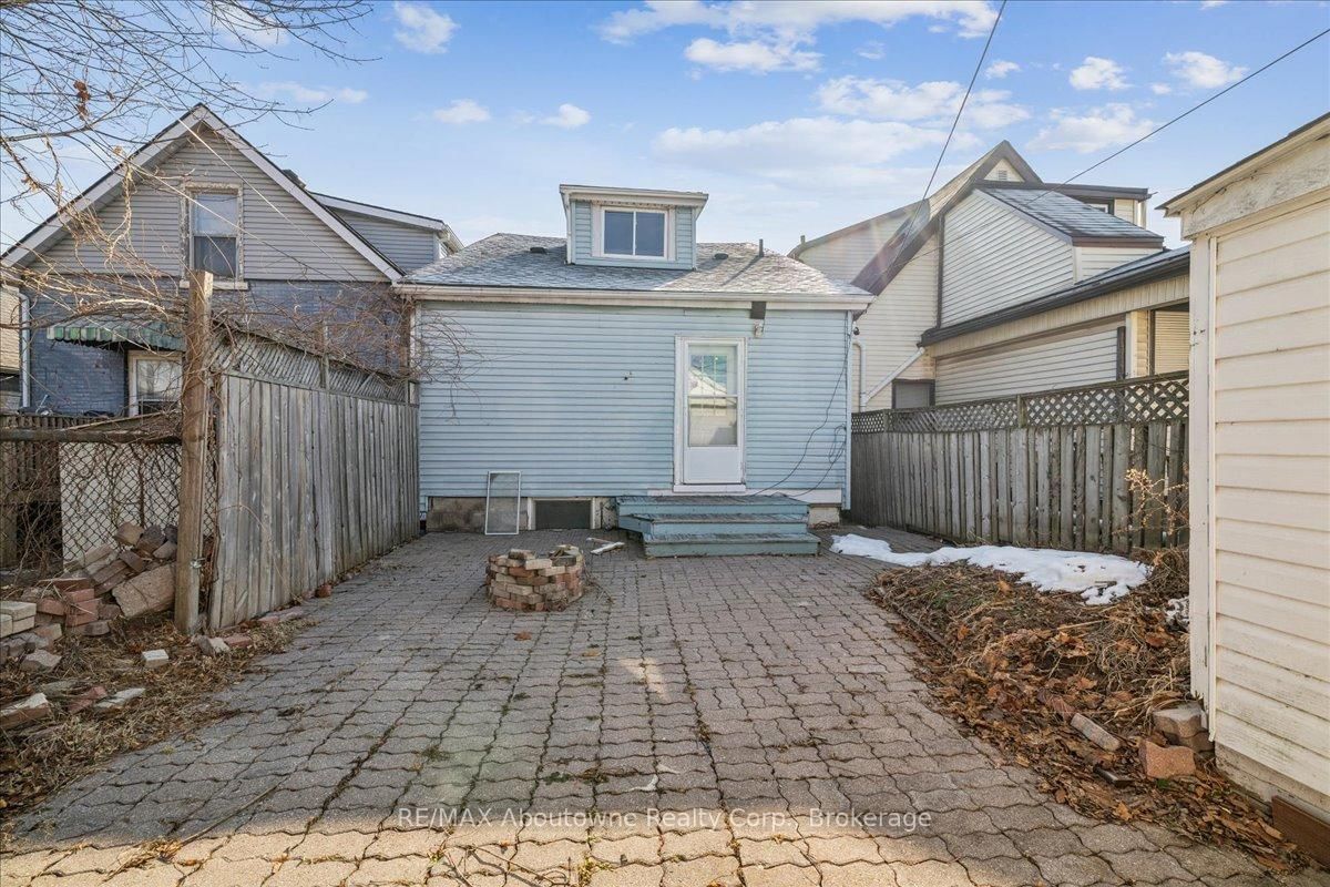 Detached House for sale at 93 Graham Avenue, Hamilton, Ontario, L8H 4J8 - Crown Point - MLS: X12869190