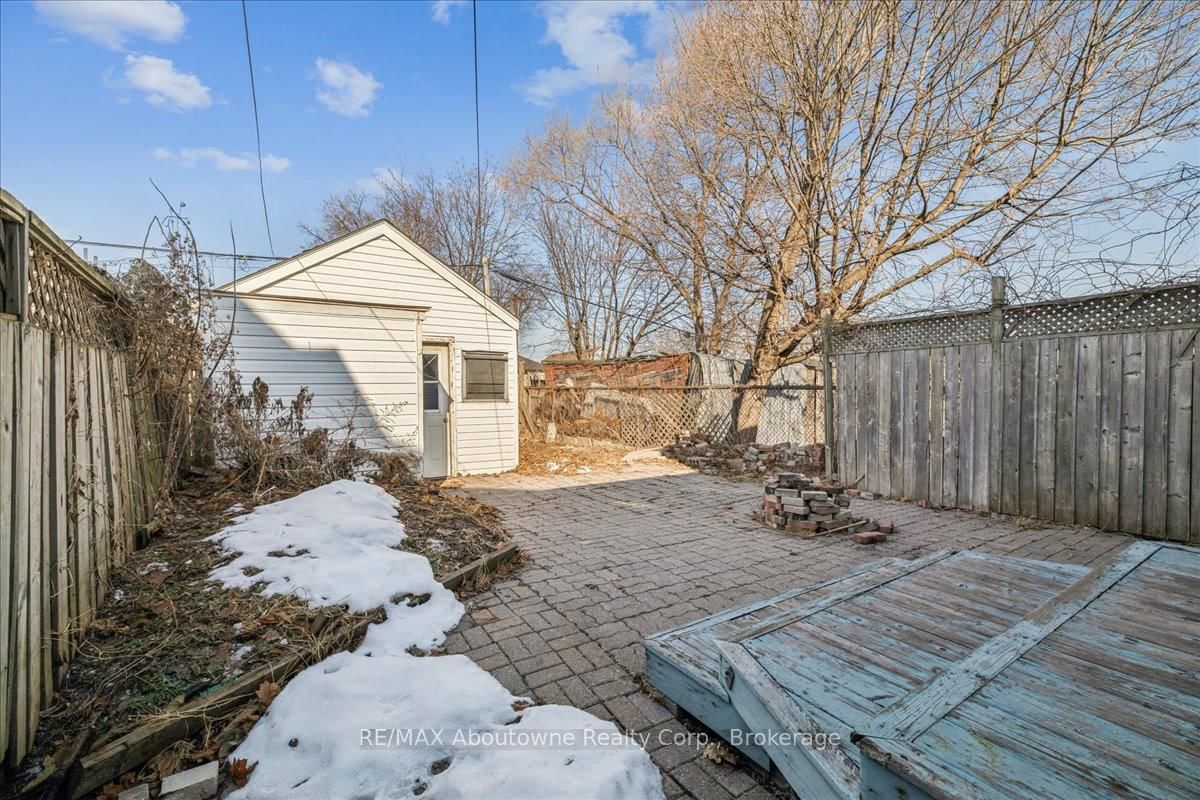 Detached House for sale at 93 Graham Avenue, Hamilton, Ontario, L8H 4J8 - Crown Point - MLS: X12869190