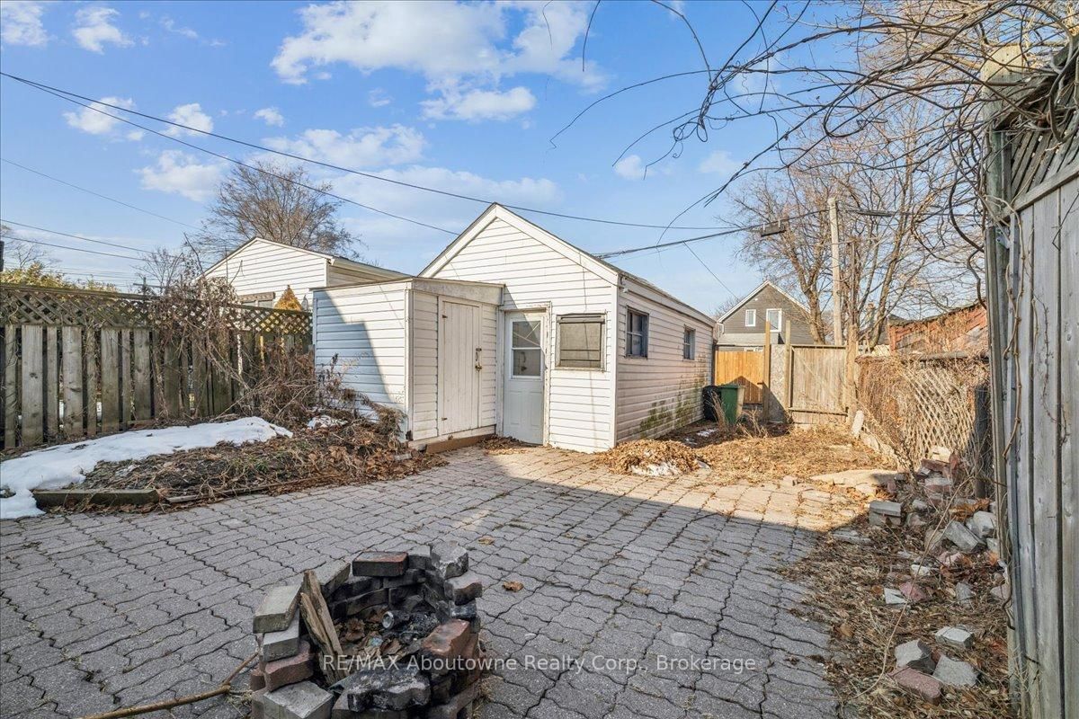 Detached House for sale at 93 Graham Avenue, Hamilton, Ontario, L8H 4J8 - Crown Point - MLS: X12869190