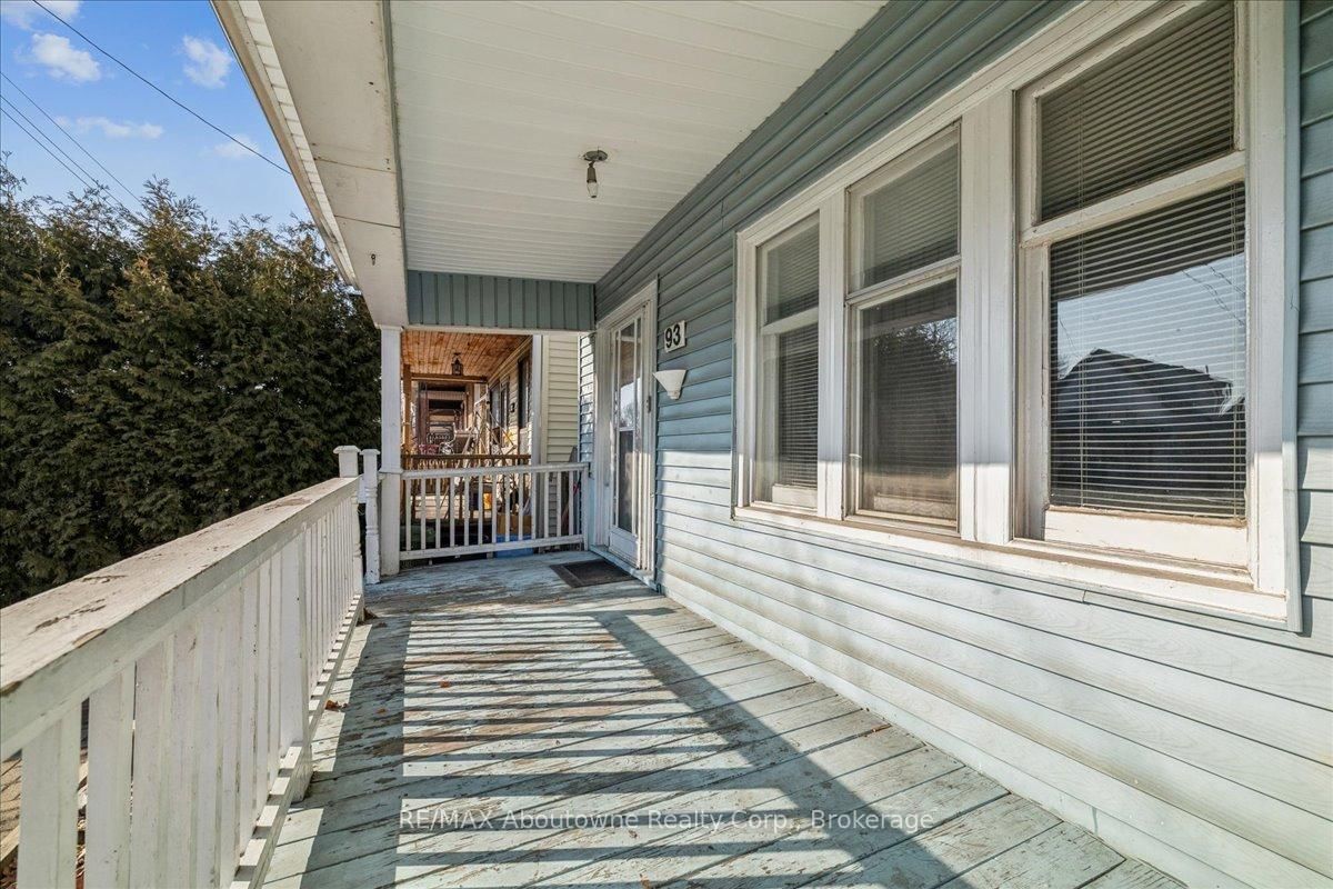 Detached House for sale at 93 Graham Avenue, Hamilton, Ontario, L8H 4J8 - Crown Point - MLS: X12869190