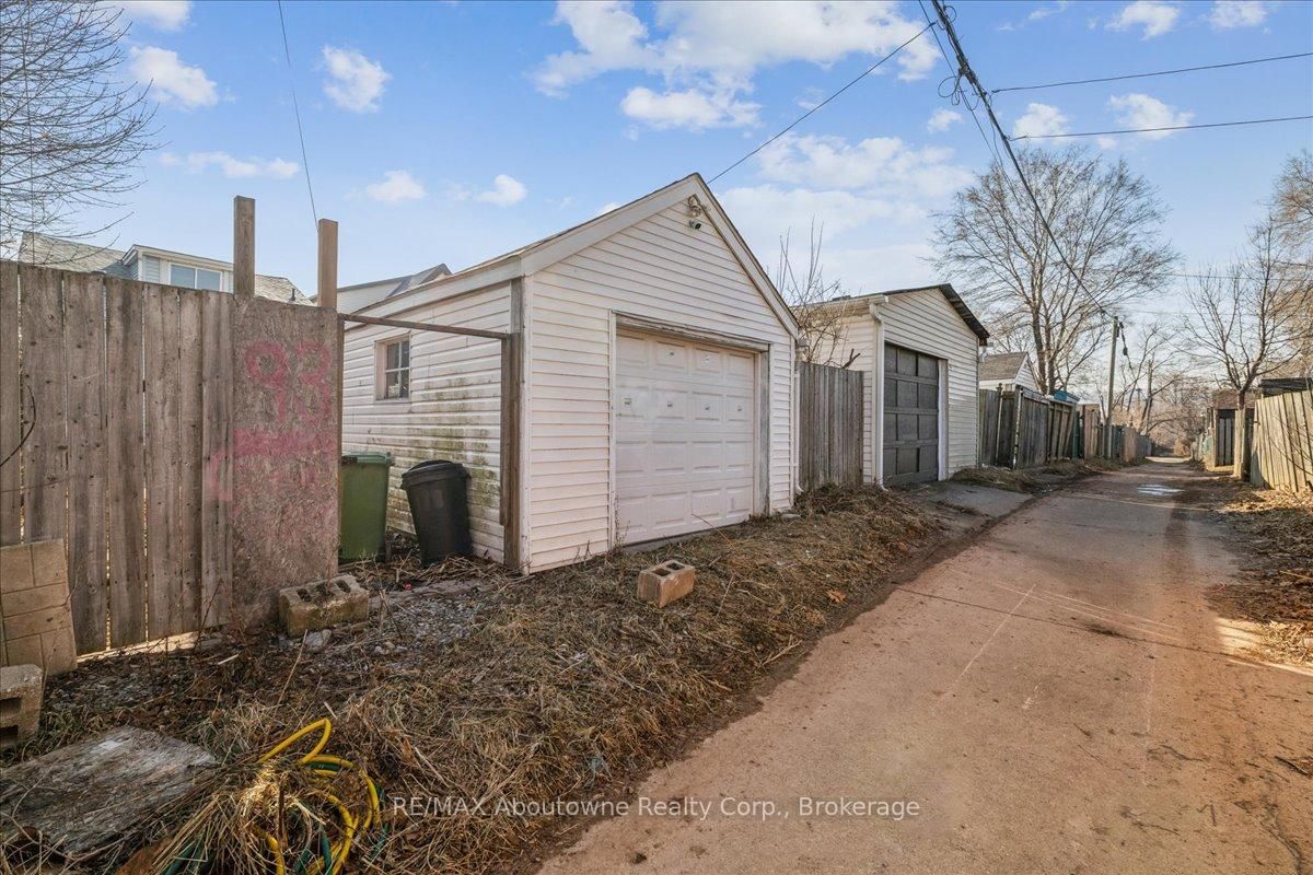 Detached House for sale at 93 Graham Avenue, Hamilton, Ontario, L8H 4J8 - Crown Point - MLS: X12869190