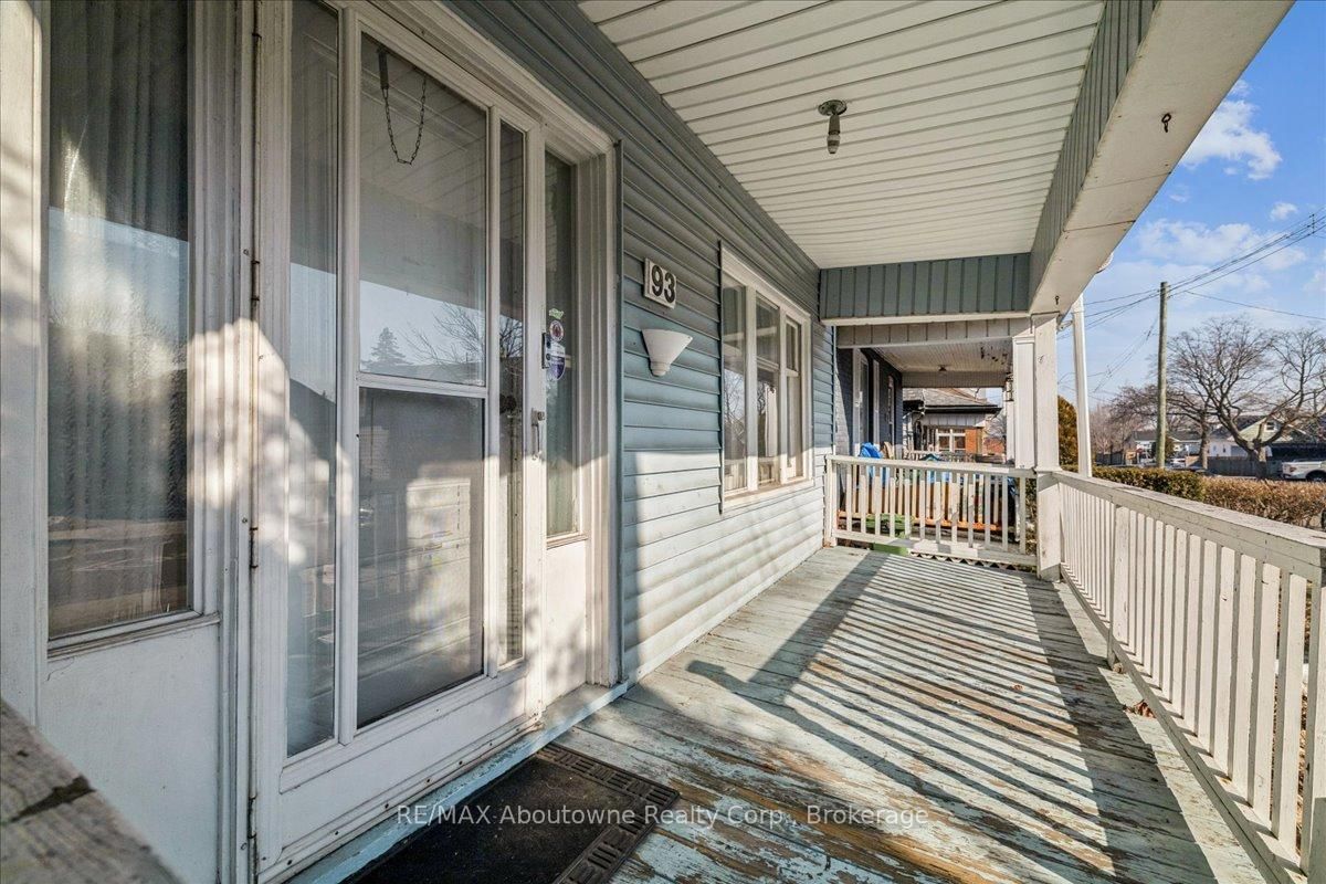 Detached House for sale at 93 Graham Avenue, Hamilton, Ontario, L8H 4J8 - Crown Point - MLS: X12869190