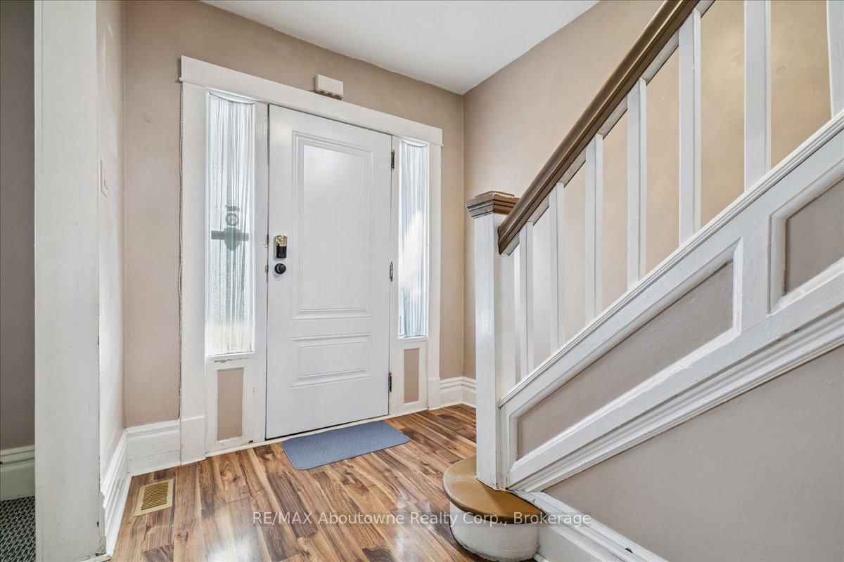 Detached House for sale at 93 Graham Avenue, Hamilton, Ontario, L8H 4J8 - Crown Point - MLS: X12869190