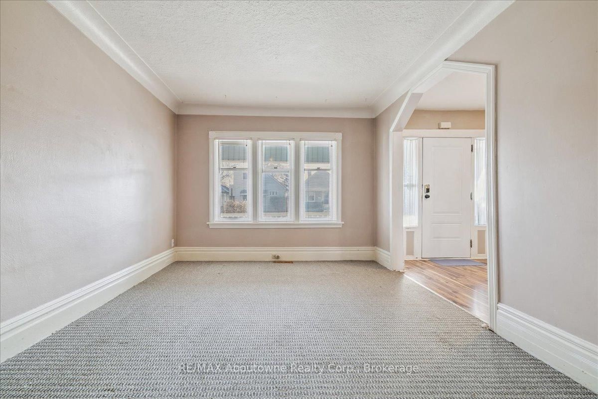 Detached House for sale at 93 Graham Avenue, Hamilton, Ontario, L8H 4J8 - Crown Point - MLS: X12869190