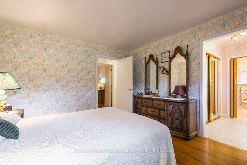 Detached House for sale at 9 Parkview Heights, Quinte West, Ontario, K8V 5L9 - Trenton Ward - MLS: X12869440