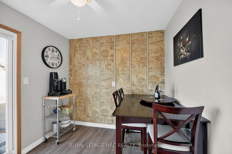 28 Chantal Crt, Welland, L3B 5V3 | Image 3