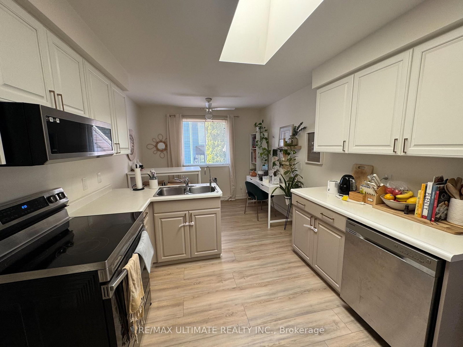 Detached House for sale at 12 Stoney Brook Crescent, St. Catharines, Ontario, L2S 3J3 - Grapeview - MLS: X12869468