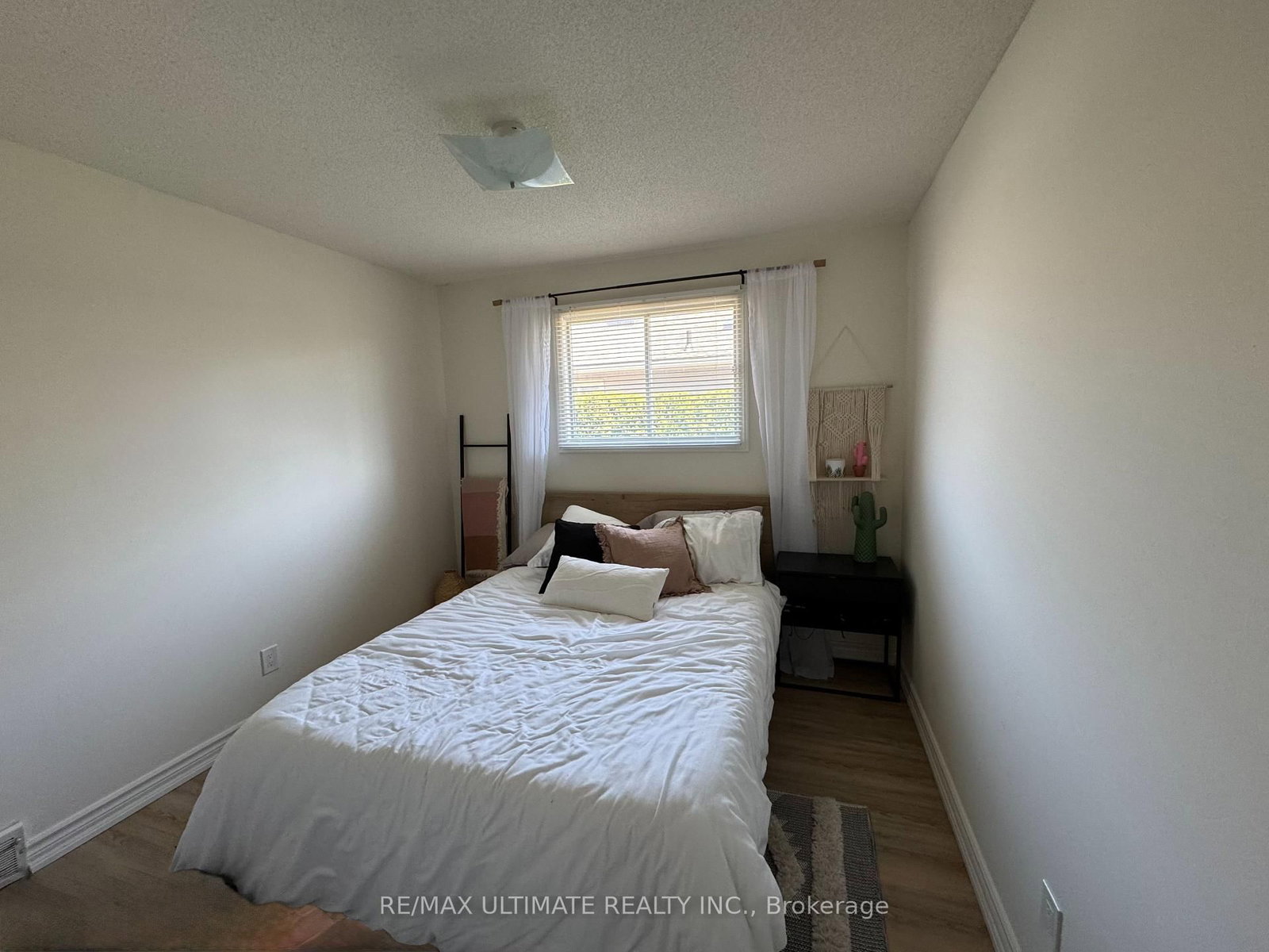 Detached House for sale at 12 Stoney Brook Crescent, St. Catharines, Ontario, L2S 3J3 - Grapeview - MLS: X12869468