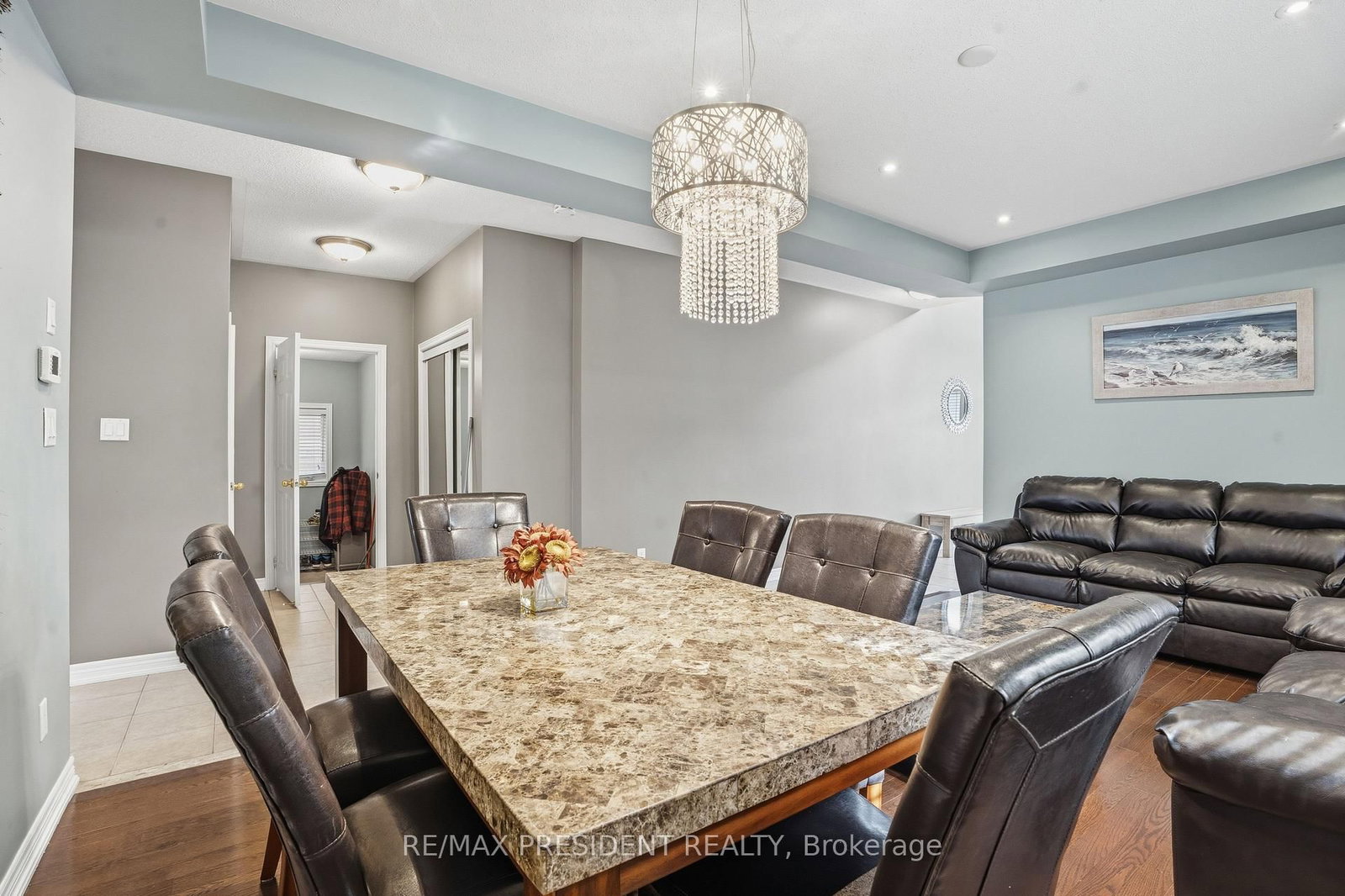 Detached House for sale at 17 Mccartney Street, Hamilton, Ontario, L8B 0T7 - Waterdown - MLS: X12869838