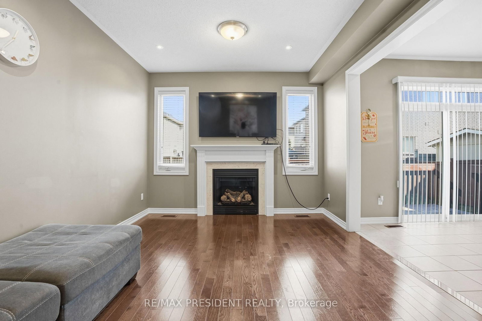 Detached House for sale at 17 Mccartney Street, Hamilton, Ontario, L8B 0T7 - Waterdown - MLS: X12869838