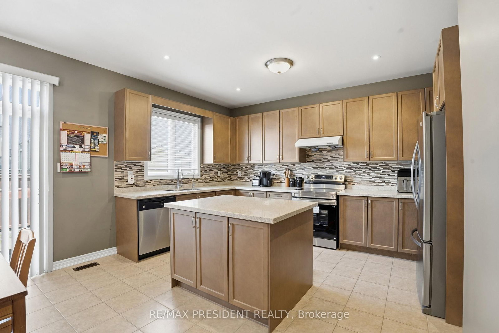 Detached House for sale at 17 Mccartney Street, Hamilton, Ontario, L8B 0T7 - Waterdown - MLS: X12869838