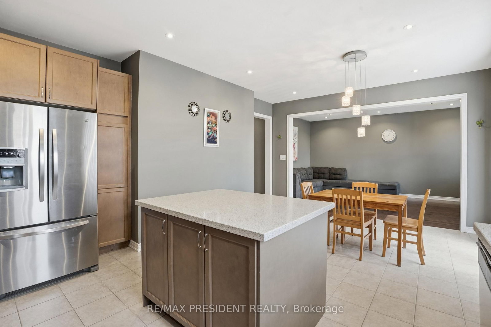 Detached House for sale at 17 Mccartney Street, Hamilton, Ontario, L8B 0T7 - Waterdown - MLS: X12869838