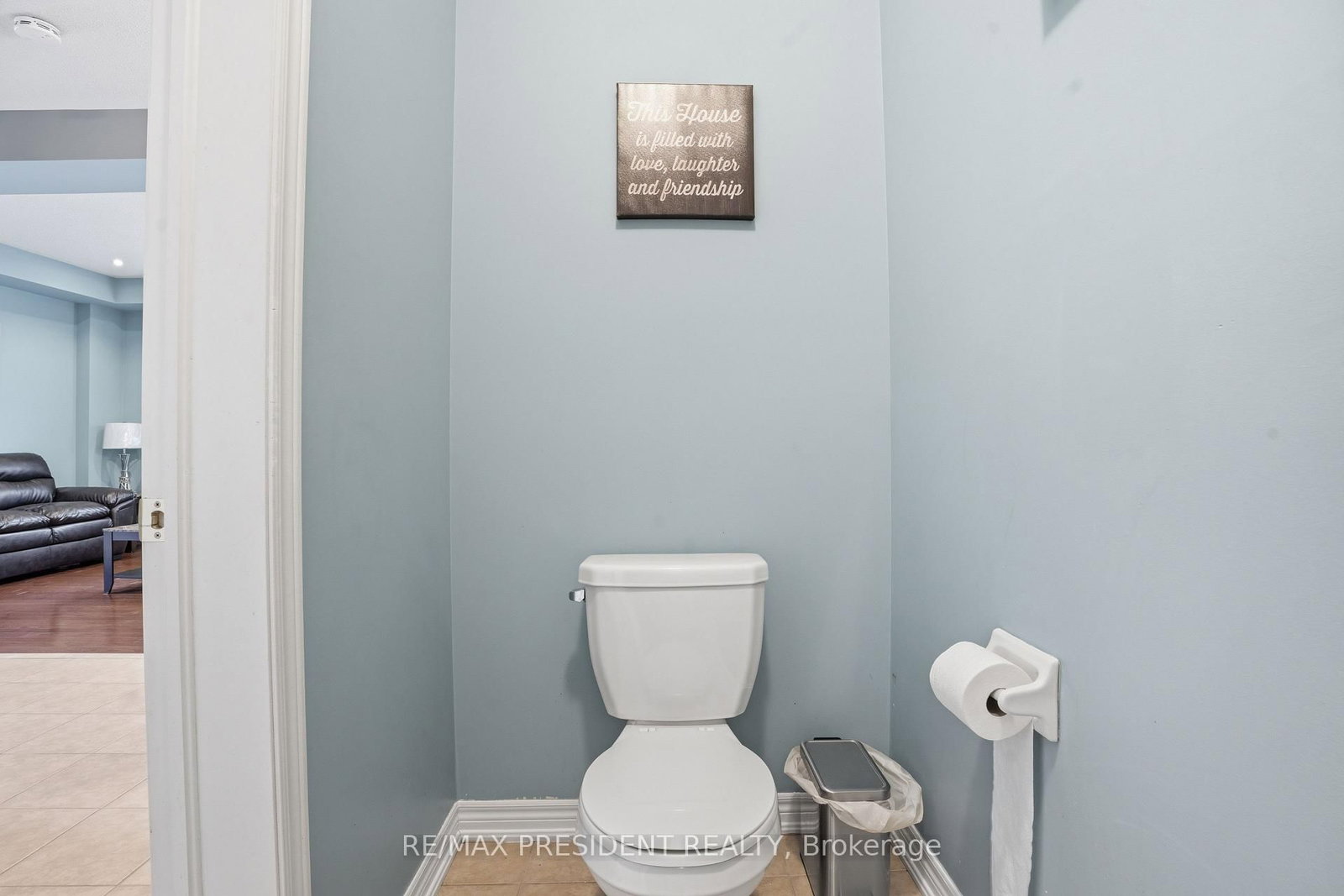 Detached House for sale at 17 Mccartney Street, Hamilton, Ontario, L8B 0T7 - Waterdown - MLS: X12869838