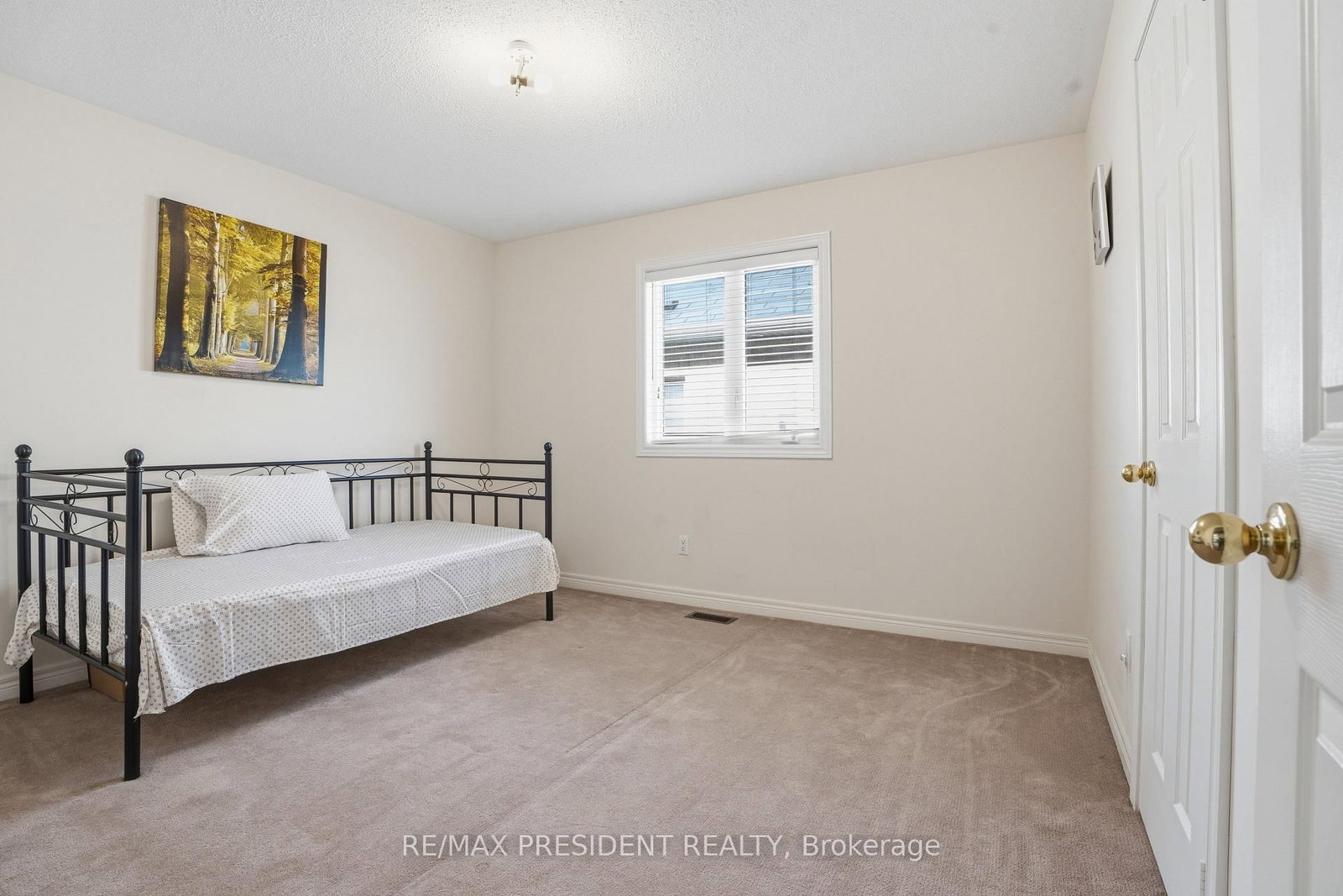 Detached House for sale at 17 Mccartney Street, Hamilton, Ontario, L8B 0T7 - Waterdown - MLS: X12869838