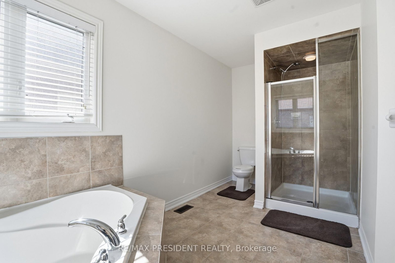 Detached House for sale at 17 Mccartney Street, Hamilton, Ontario, L8B 0T7 - Waterdown - MLS: X12869838