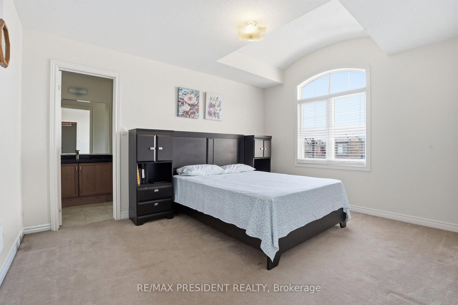 Detached House for sale at 17 Mccartney Street, Hamilton, Ontario, L8B 0T7 - Waterdown - MLS: X12869838