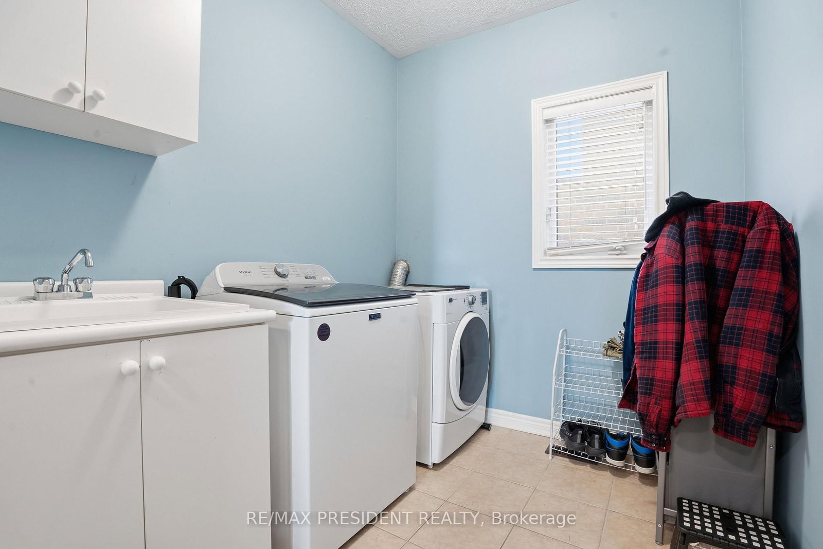 Detached House for sale at 17 Mccartney Street, Hamilton, Ontario, L8B 0T7 - Waterdown - MLS: X12869838