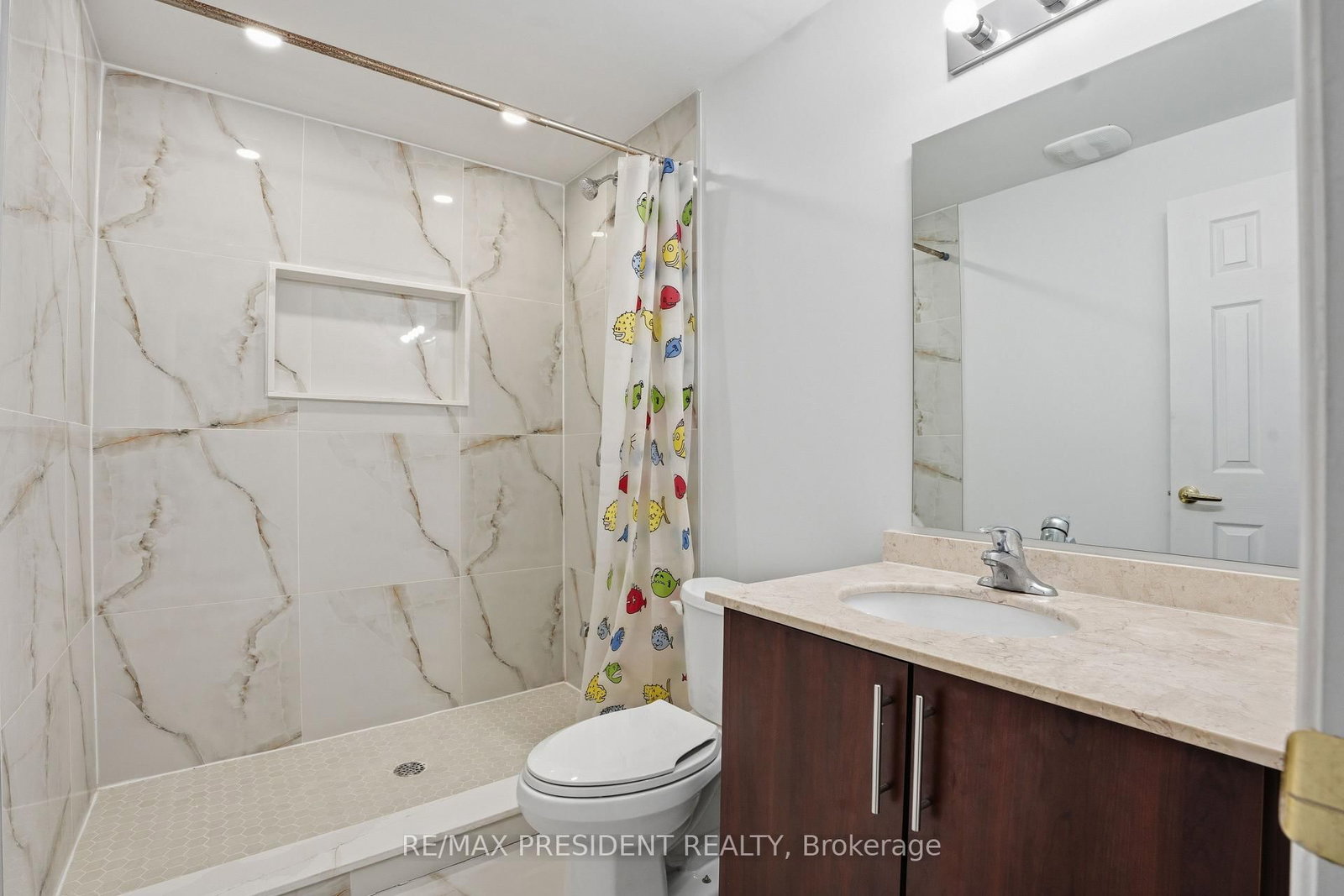 Detached House for sale at 17 Mccartney Street, Hamilton, Ontario, L8B 0T7 - Waterdown - MLS: X12869838