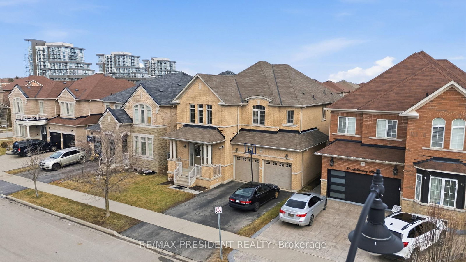 Detached House for sale at 17 Mccartney Street, Hamilton, Ontario, L8B 0T7 - Waterdown - MLS: X12869838