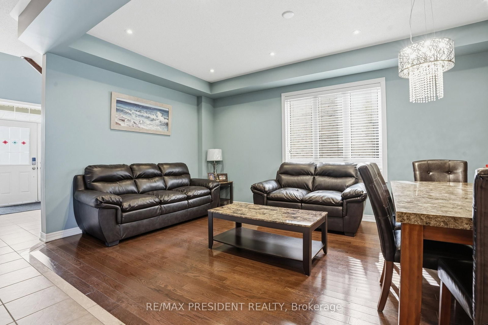 Detached House for sale at 17 Mccartney Street, Hamilton, Ontario, L8B 0T7 - Waterdown - MLS: X12869838