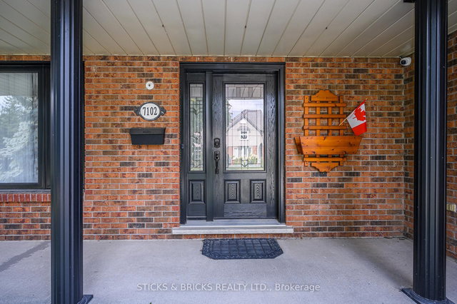 7102 Burbank Crescent