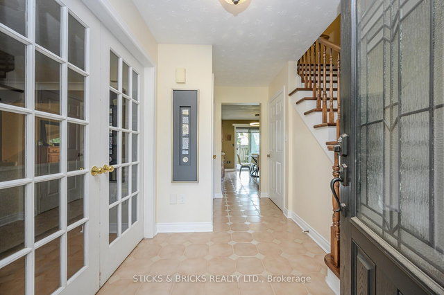 7102 Burbank Crescent