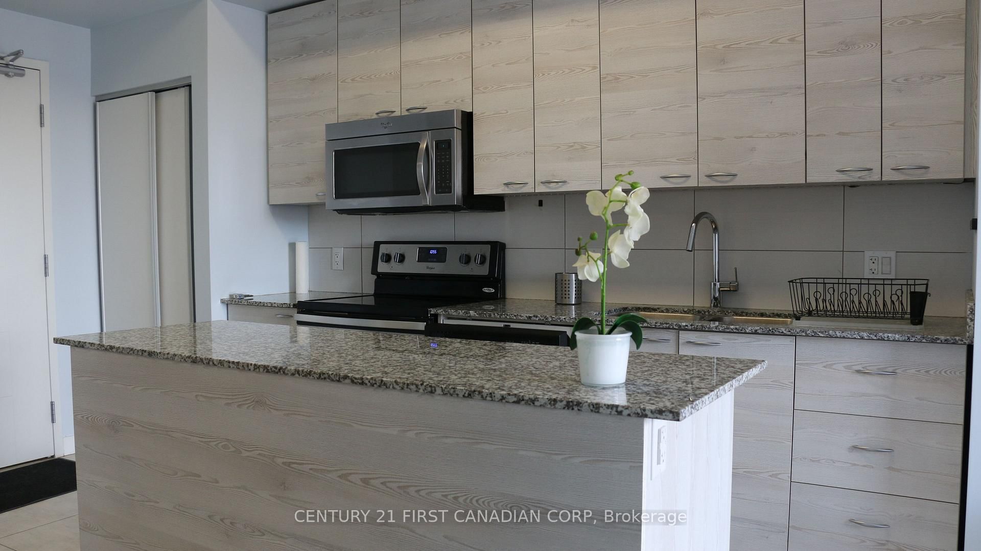 280 Lester Street, Unit 814