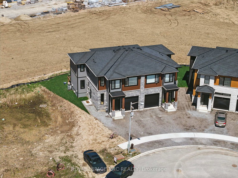 Upper - 7384 Splendour Dr, Niagara Falls, L2H 3V8 | Image 2