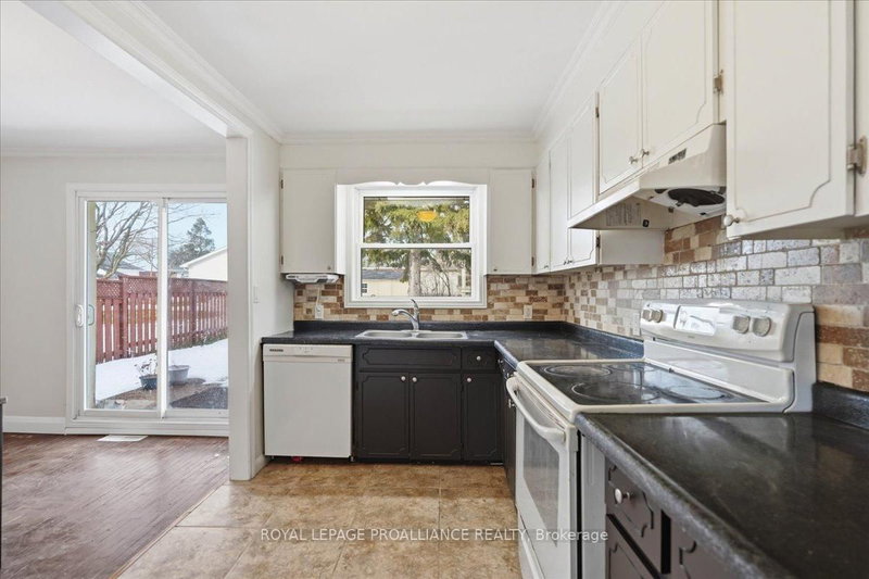 24 Gilbert St, Belleville, K8P 3H2 | Image 2