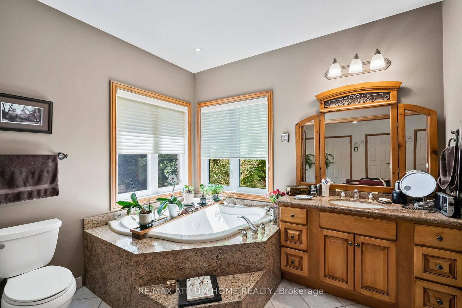 Detached House for sale at 200 Pancake Lane, Pelham, Ontario, L0S 1M0 - Fonthill - MLS: X12870428