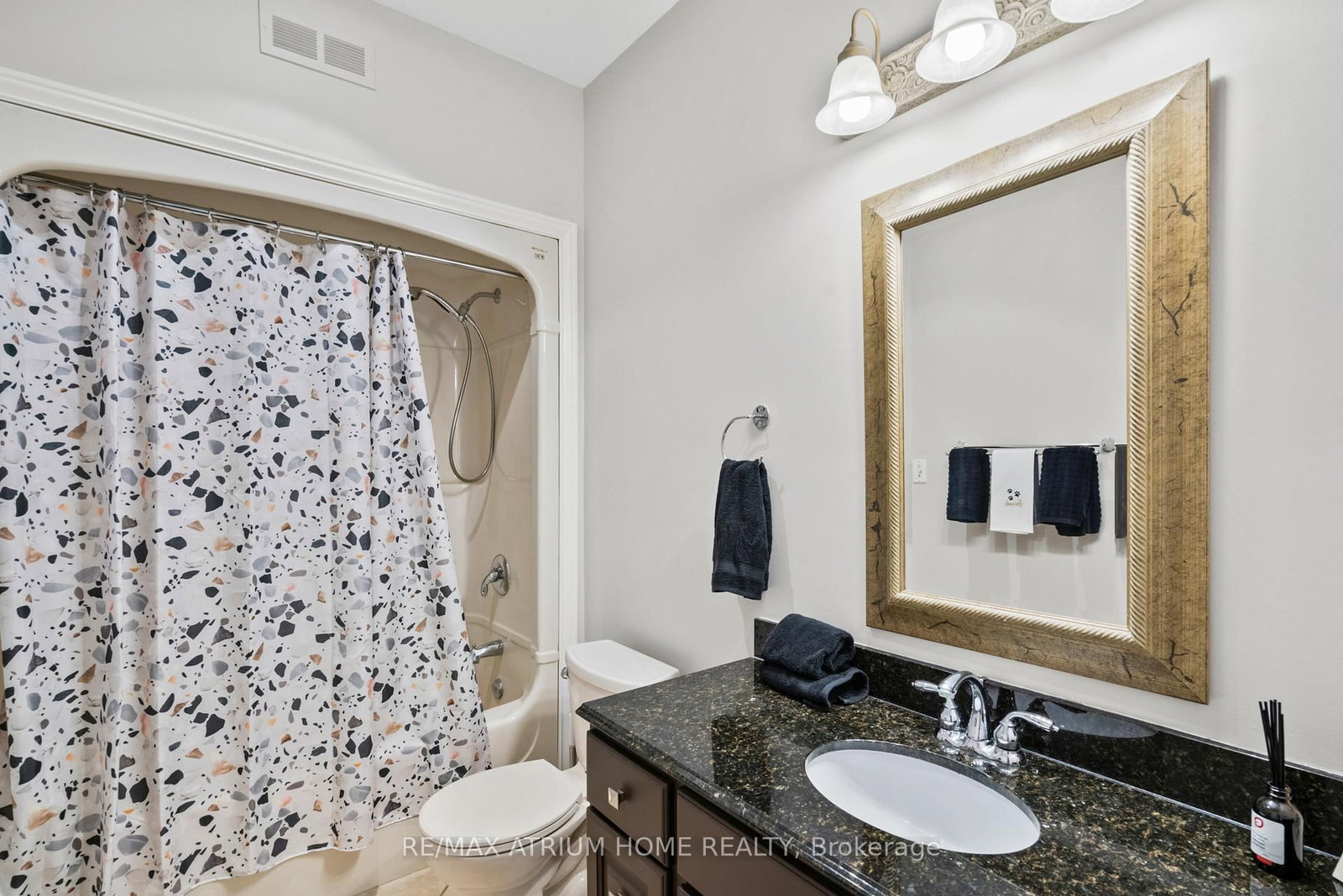 Detached House for sale at 200 Pancake Lane, Pelham, Ontario, L0S 1M0 - Fonthill - MLS: X12870428