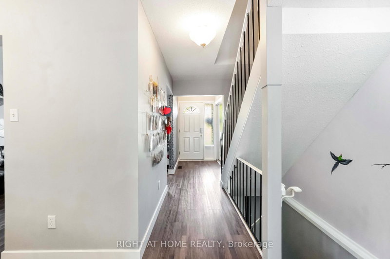 3 - 21 Midland Cres, Ottawa, K2H 8P6 | Image 3