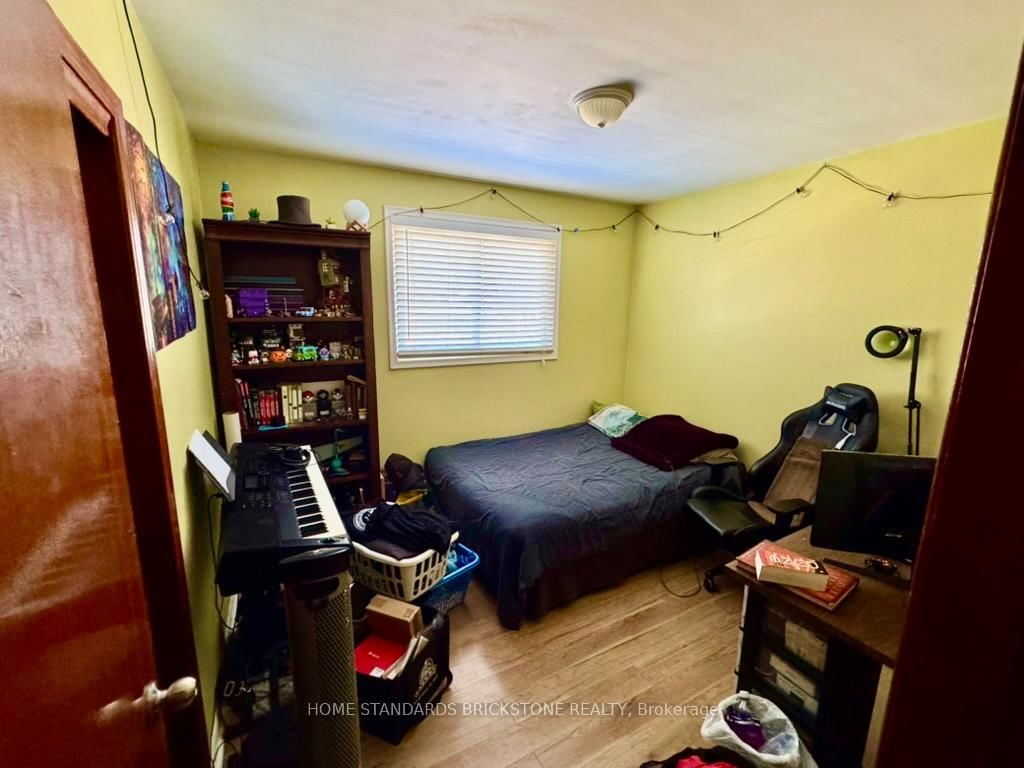 Detached House for sale at 168 St Davids Road, St. Catharines, Ontario, L2T 1R2 - Burleigh Hill - MLS: X12870506