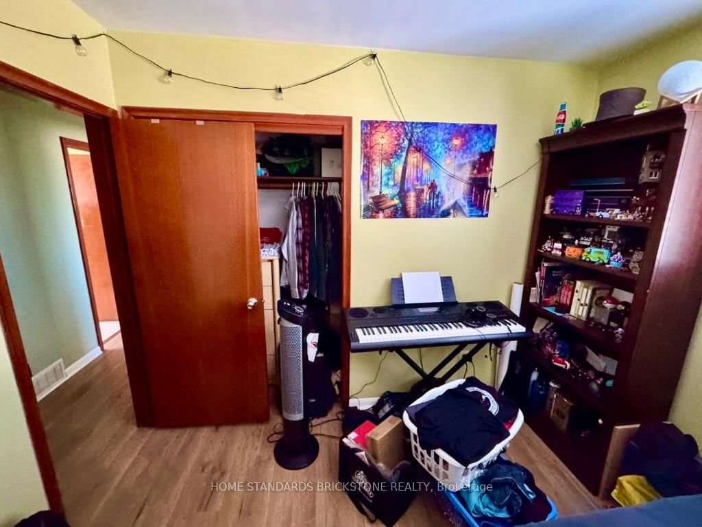 Detached House for sale at 168 St Davids Road, St. Catharines, Ontario, L2T 1R2 - Burleigh Hill - MLS: X12870506