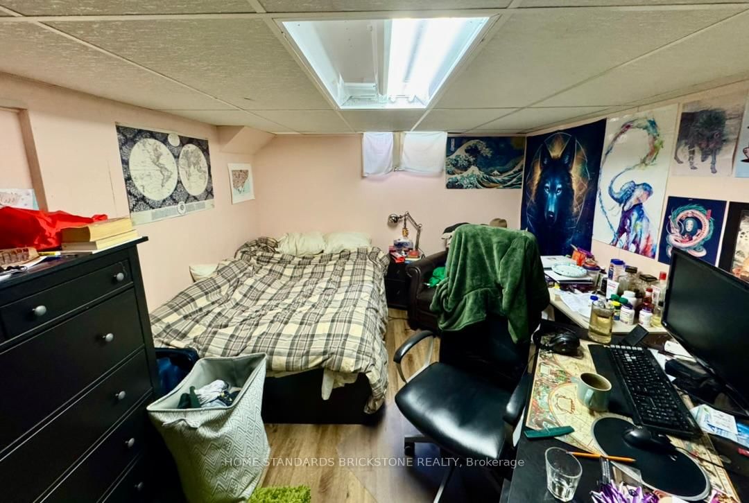 Detached House for sale at 168 St Davids Road, St. Catharines, Ontario, L2T 1R2 - Burleigh Hill - MLS: X12870506