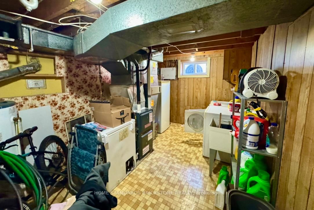 Detached House for sale at 168 St Davids Road, St. Catharines, Ontario, L2T 1R2 - Burleigh Hill - MLS: X12870506