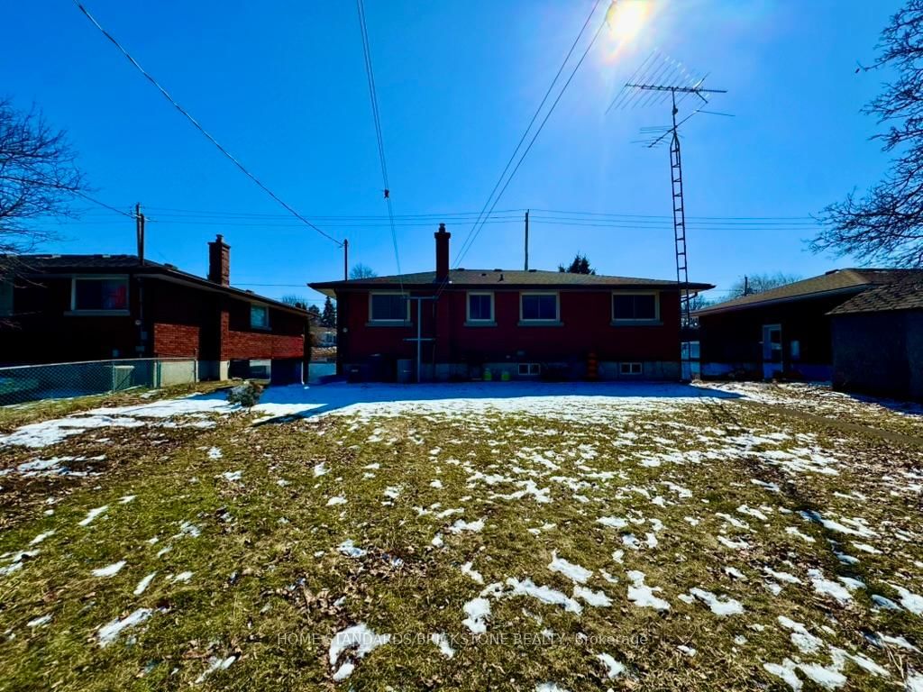 Detached House for sale at 168 St Davids Road, St. Catharines, Ontario, L2T 1R2 - Burleigh Hill - MLS: X12870506