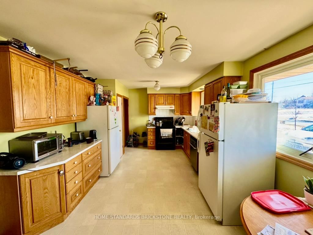 Detached House for sale at 168 St Davids Road, St. Catharines, Ontario, L2T 1R2 - Burleigh Hill - MLS: X12870506