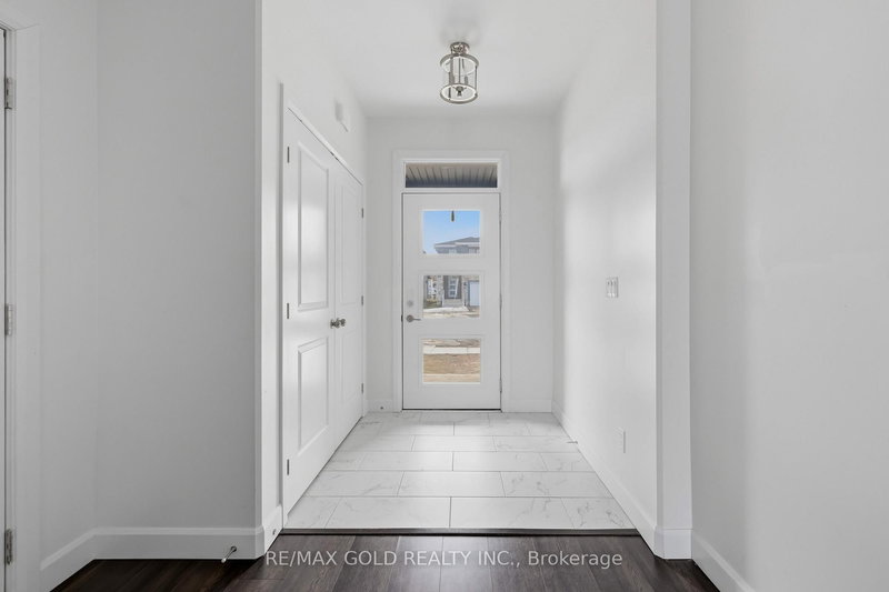 33 Walden Pond Dr, Loyalist, K7N 0E7 | Image 3