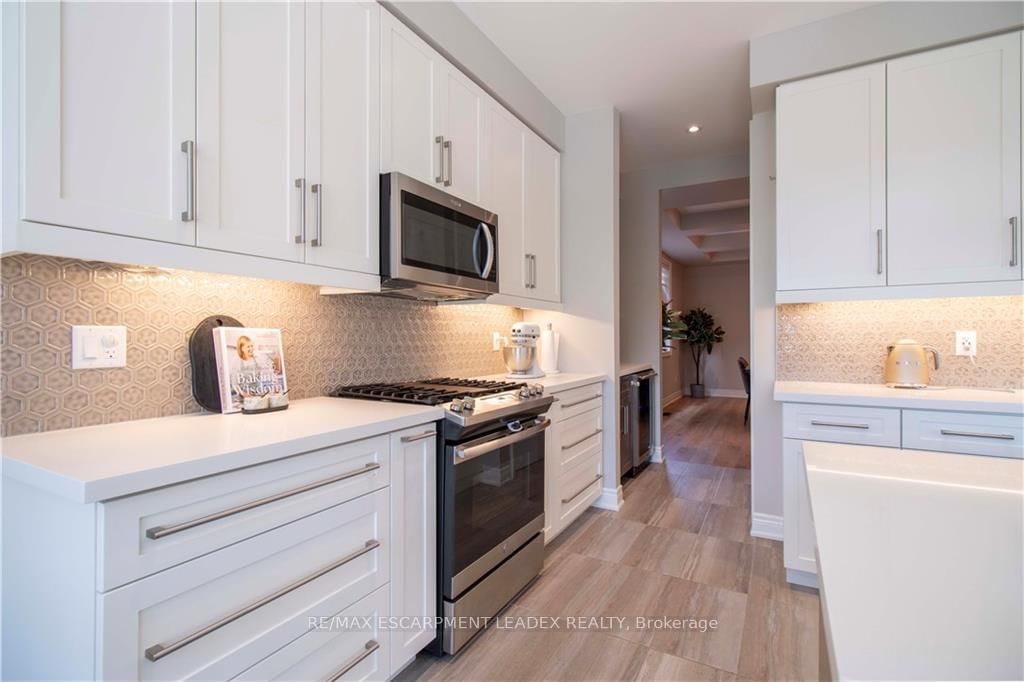 Detached House for sale at 19 SECINARO Avenue, Hamilton, Ontario, L9G 0C6 - Meadowlands - MLS: X12870714