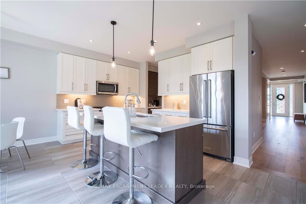 Detached House for sale at 19 SECINARO Avenue, Hamilton, Ontario, L9G 0C6 - Meadowlands - MLS: X12870714