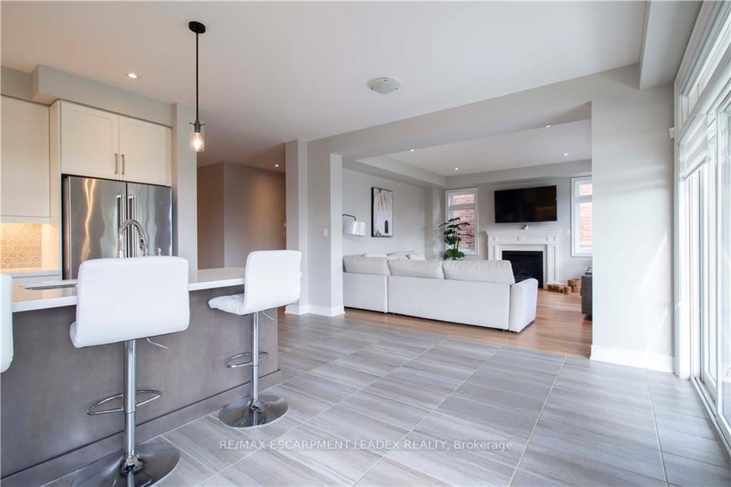 Detached House for sale at 19 SECINARO Avenue, Hamilton, Ontario, L9G 0C6 - Meadowlands - MLS: X12870714