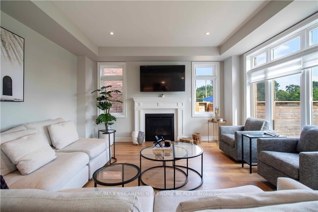 Detached House for sale at 19 SECINARO Avenue, Hamilton, Ontario, L9G 0C6 - Meadowlands - MLS: X12870714