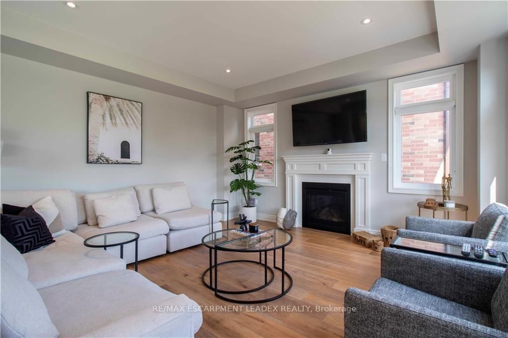 Detached House for sale at 19 SECINARO Avenue, Hamilton, Ontario, L9G 0C6 - Meadowlands - MLS: X12870714