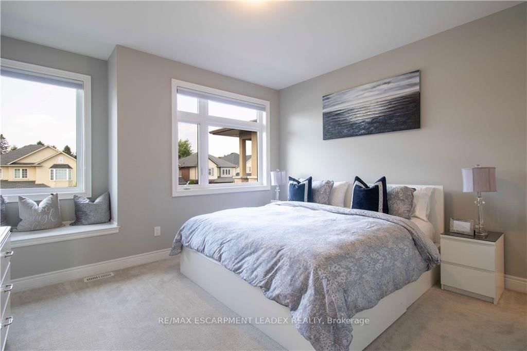 Detached House for sale at 19 SECINARO Avenue, Hamilton, Ontario, L9G 0C6 - Meadowlands - MLS: X12870714