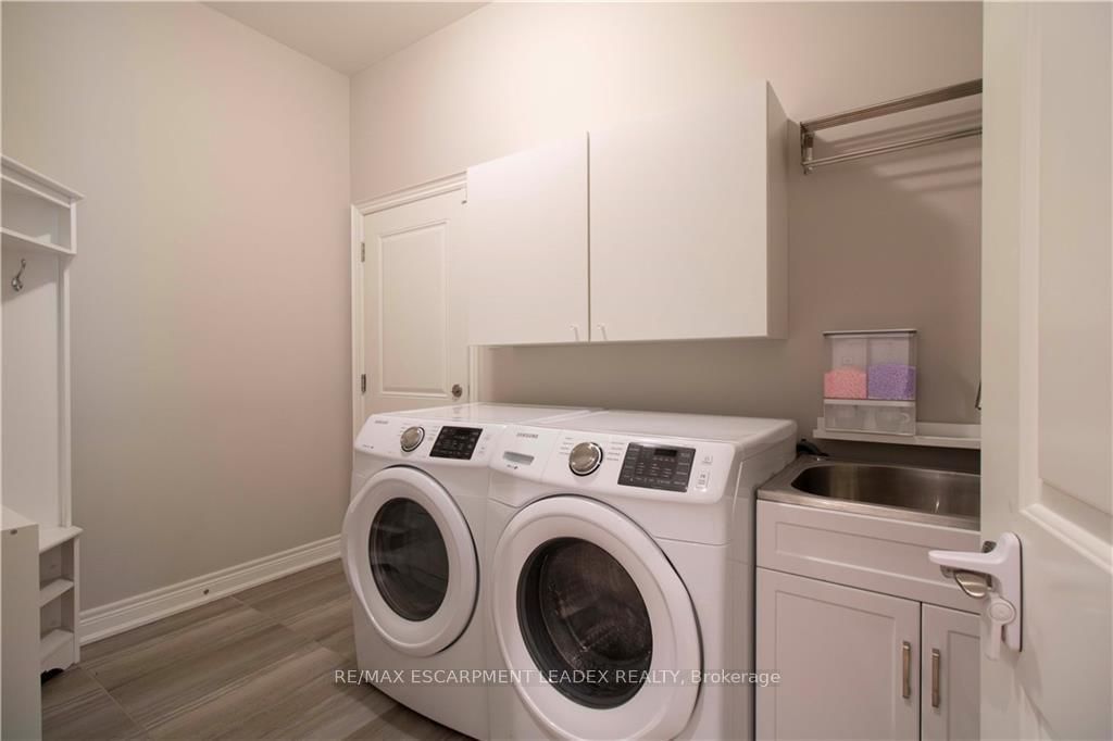 Detached House for sale at 19 SECINARO Avenue, Hamilton, Ontario, L9G 0C6 - Meadowlands - MLS: X12870714