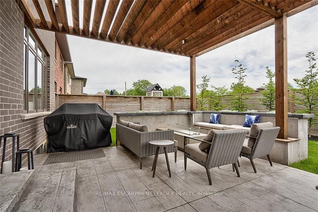 Detached House for sale at 19 SECINARO Avenue, Hamilton, Ontario, L9G 0C6 - Meadowlands - MLS: X12870714